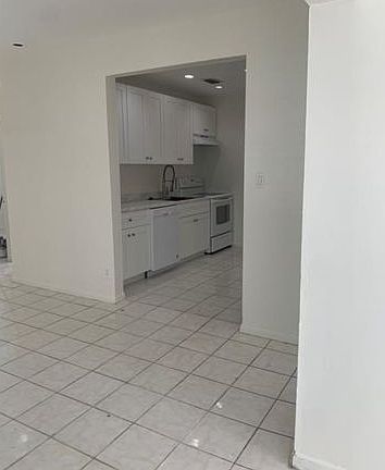 4th image of 2450 Hayes St #0