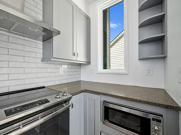 1322 Lafrance St NE #B — Photo 38
