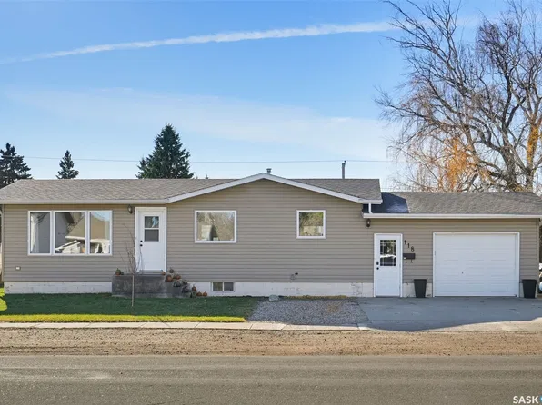 118 5th Street, Hague, SK S0K 1X0