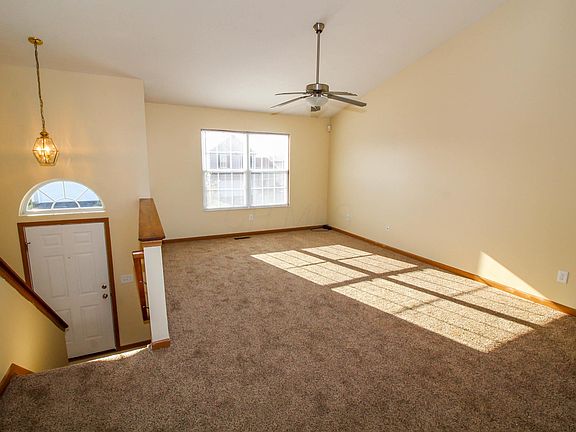 3rd image of 8276 Creekstone Ln