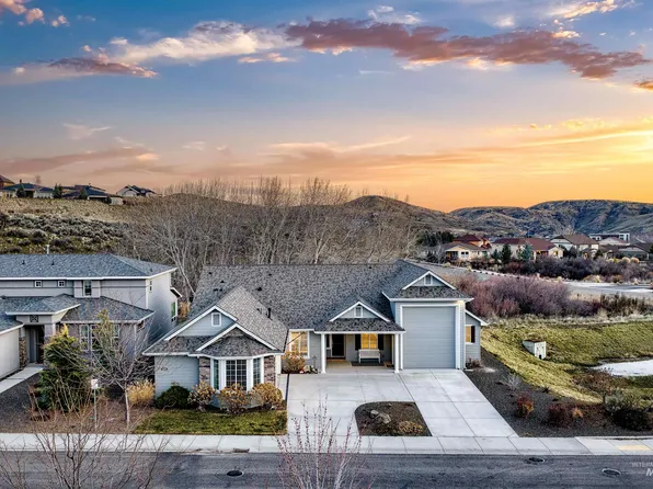 5699 W Creeks Edge Dr, Boise, ID 83714