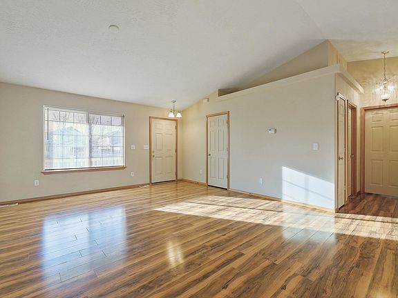 3rd image of 3113 Thistle Creek Ln