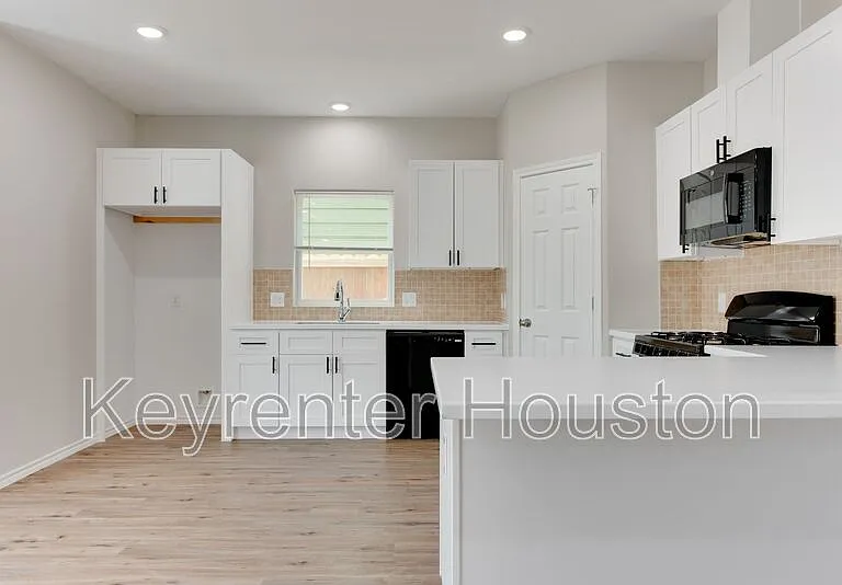 8203 Woodlyn Rd #C — Photo 42