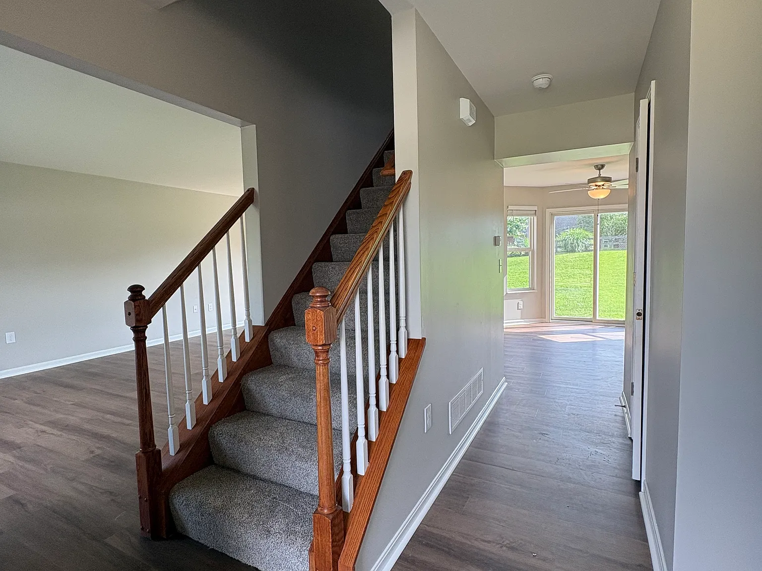 3 bed, 2.5 bath, 1912 sqft, $2,000 — Photo 3