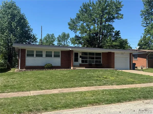 9645 Venice Dr, Saint Louis, MO 63136
