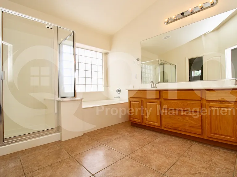 226 E Clairidge Dr — Photo 20