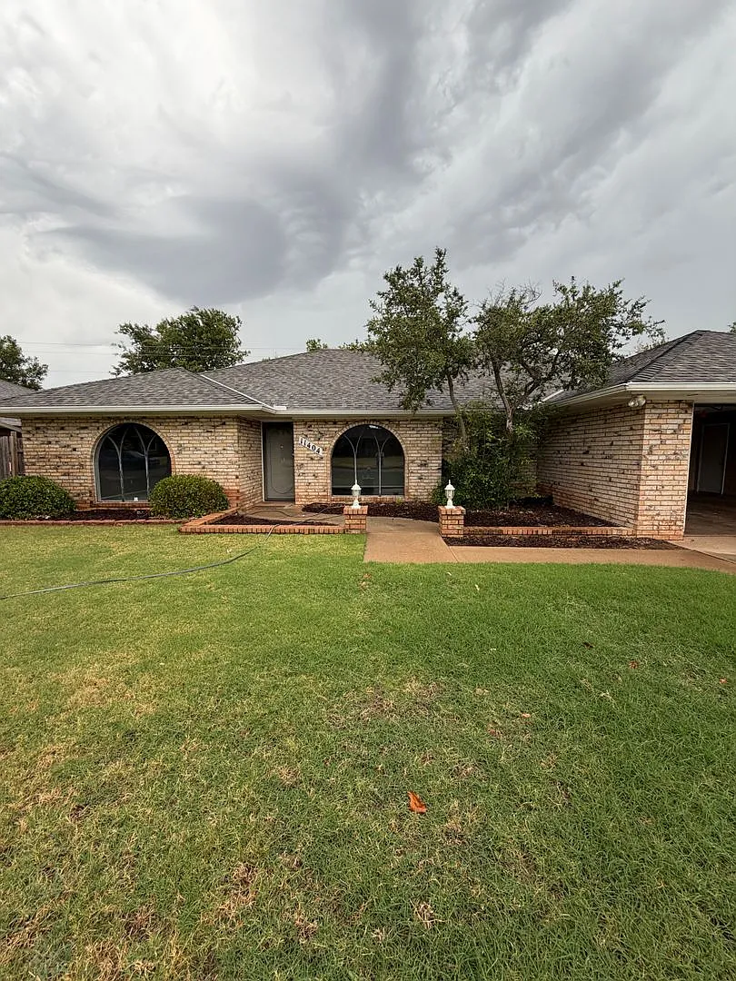 Newly Updated - Granite Counters - 4 Bd/3 Ba - Spacious — Photo 1