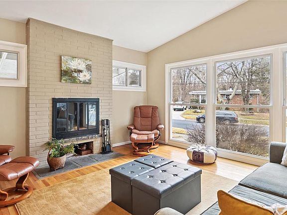 2nd image of 608 Marcia Ln