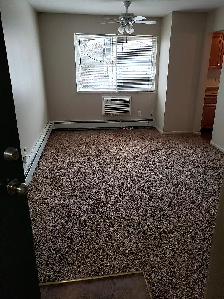 Riverside Court Apartments — Photo 2
