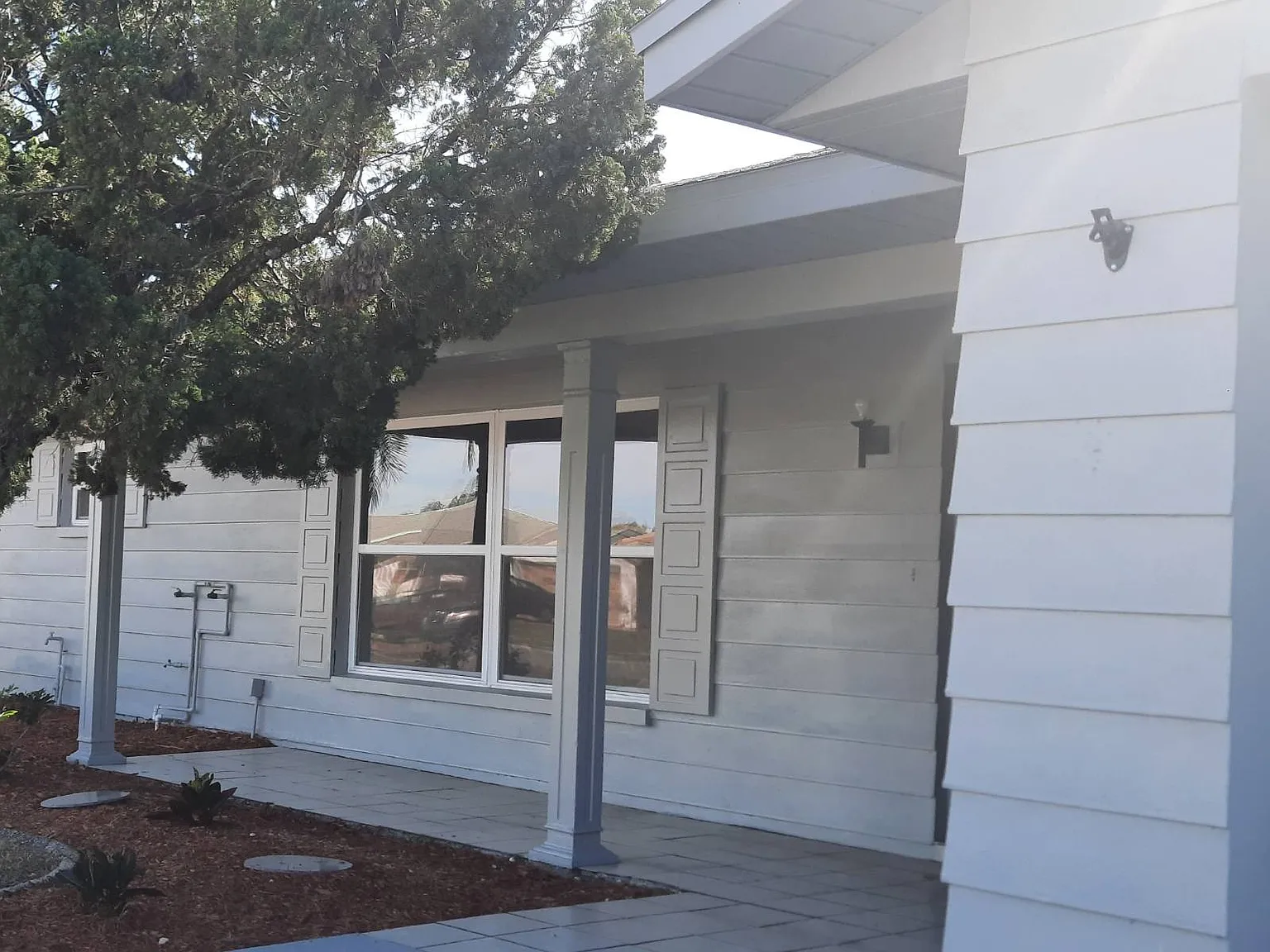 4 bed, 2.0 bath, 1930 sqft, $2,895 — Photo 3