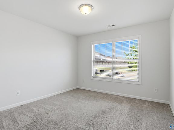 3rd image of 103 Edgestone Dr