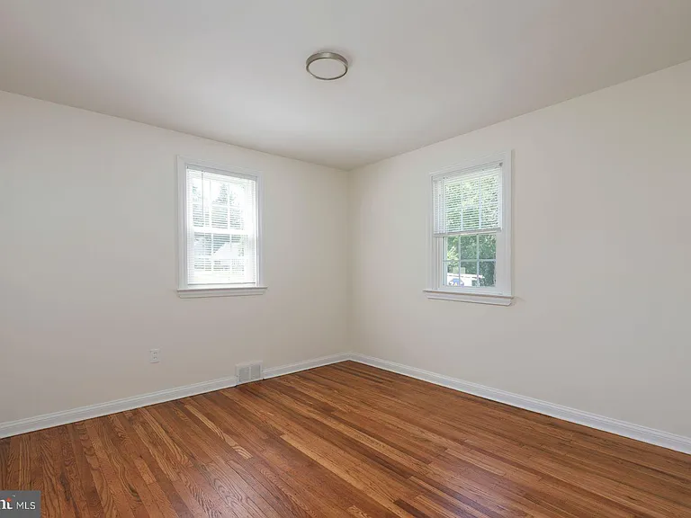 135 N Line Rd — Photo 4