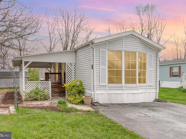 72 Monarch Dr, Carlisle, PA 17015