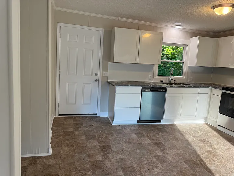 204 Vance Dr NE — Photo 15