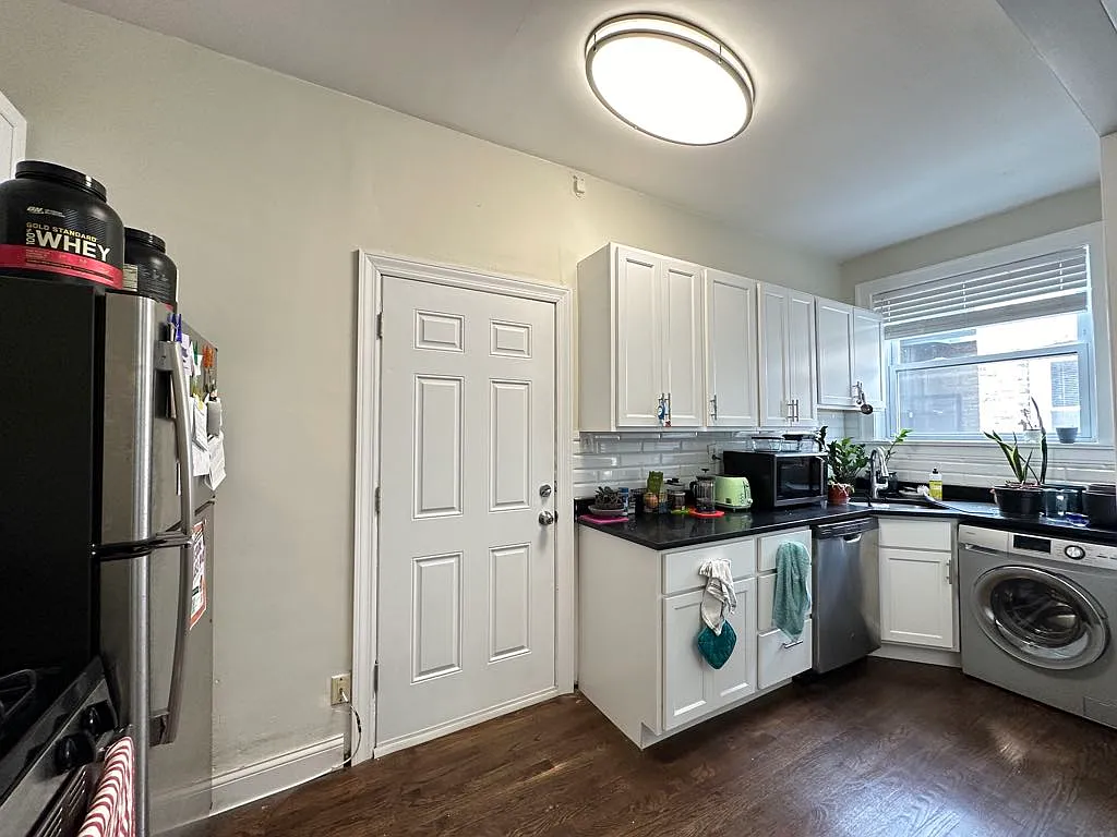 Building Photo - 327 N Kedzie Ave #4