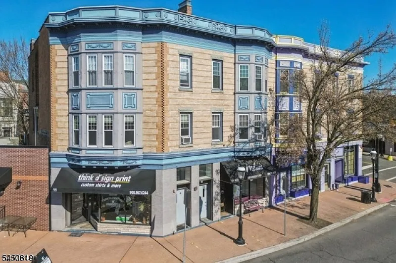 2 bed, 1.0 bath, $2,650 — Photo 2