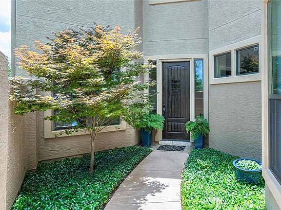 3rd image of 410 Indianwood Dr