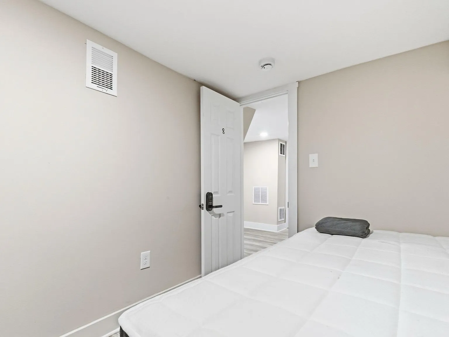 4 bed, 3.0 bath, 1300 sqft, $815 — Photo 1
