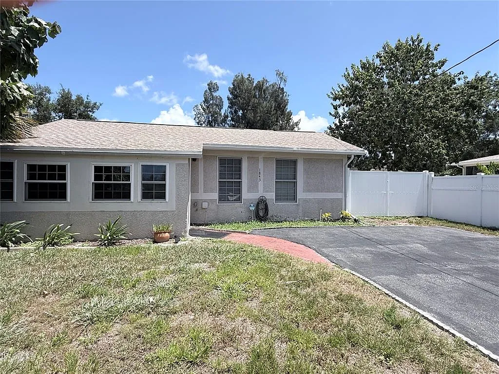 3 bed, 1.0 bath, 996 sqft, $2,395 — Photo 1