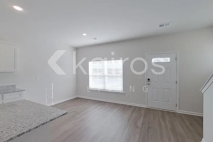 2541 Banyan Cir — Photo 3
