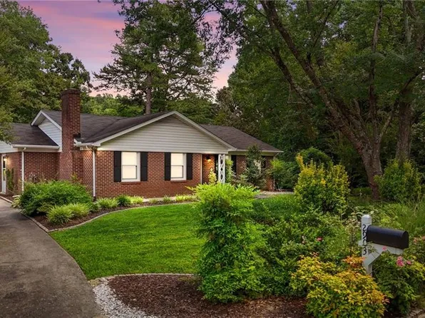 2903 Lamroc Rd, Greensboro, NC 27407