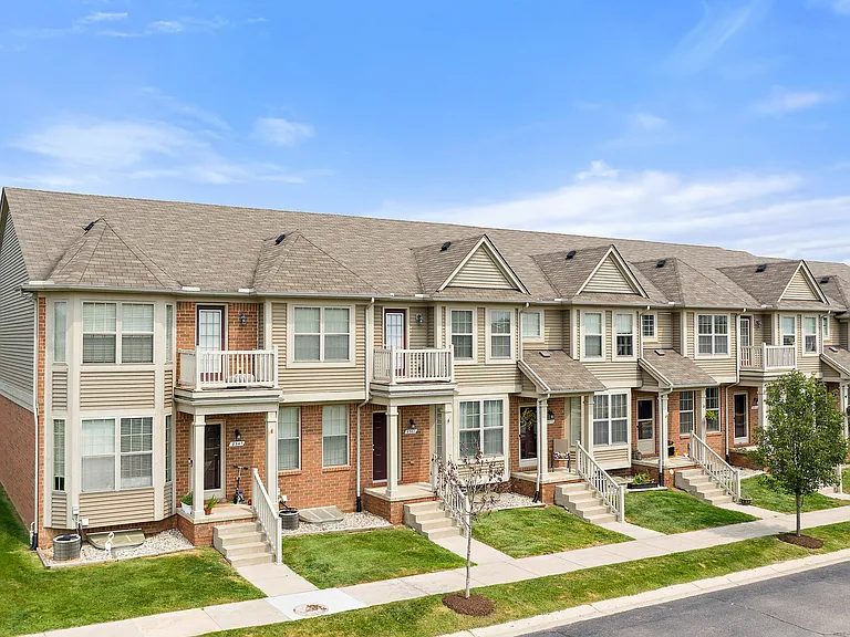 Spacious Two and Three Bedroom Townhomes