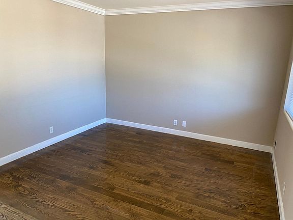5th image of 448 Mariposa Ave APT 4