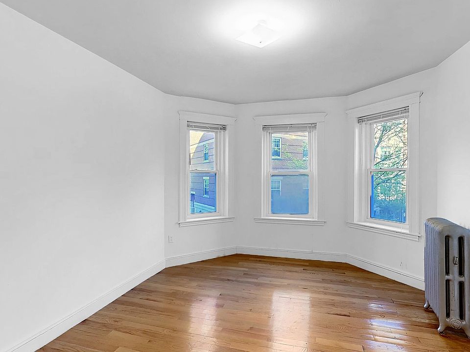 2nd image of 136 Park Dr #4