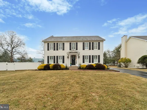 116 Carriage Ln, Aston, PA 19014