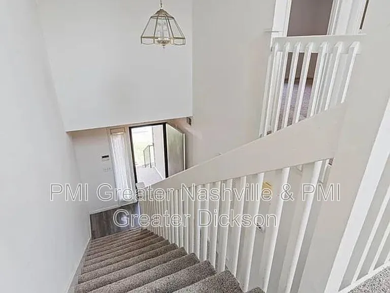 717 Barlin Ct — Photo 6