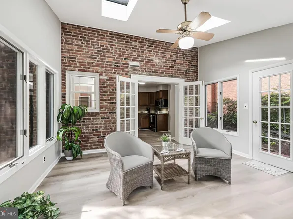 4701 9th St S, Arlington, VA 22204