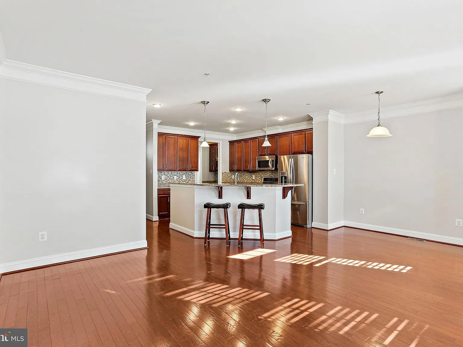 3 bed, 3.5 bath, 2288 sqft, $3,800 — Photo 3