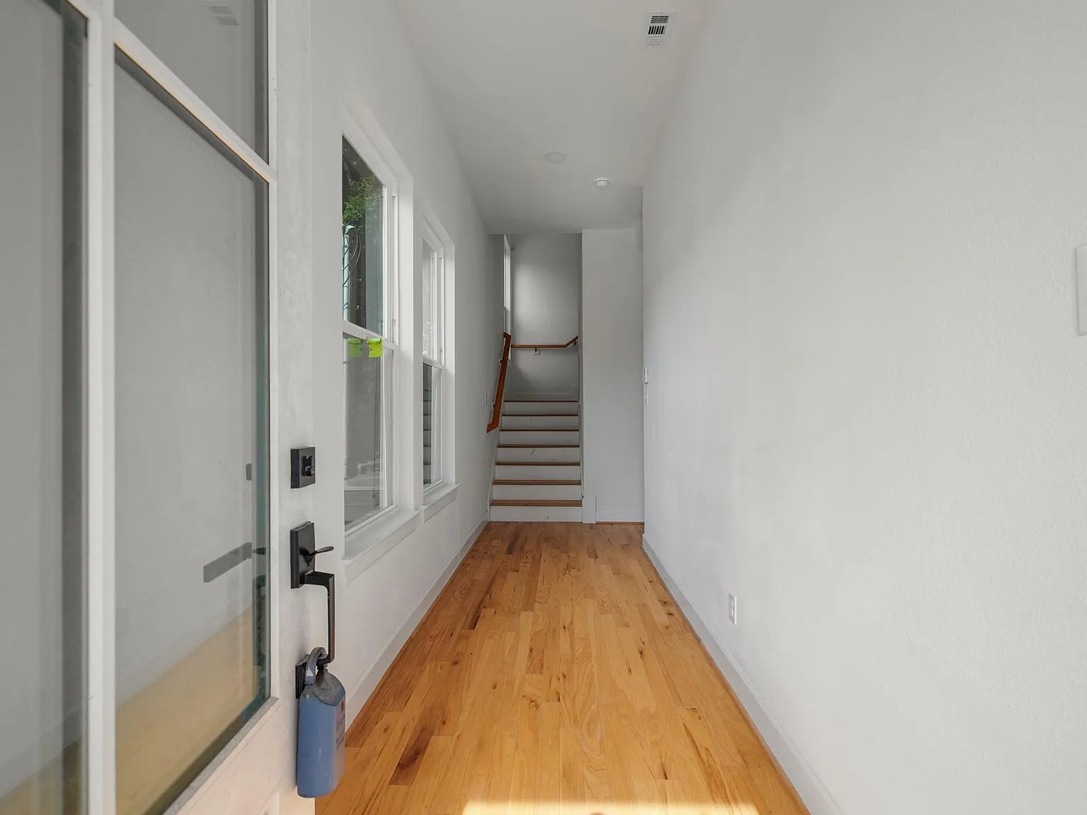 3 bed, 3.5 bath, 2223 sqft, $2,750 — Photo 3