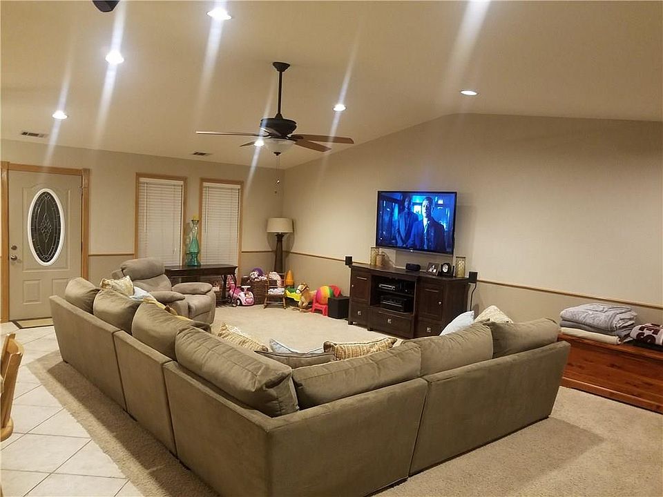 1st image of 4219 Oak Country Dr