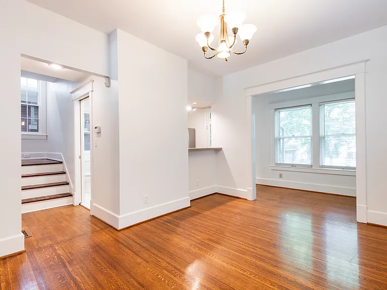 1604 Edgeland Ave — Photo 10