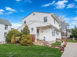 (Undisclosed Address), Lindenhurst, NY 11757