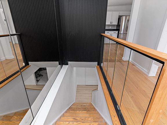 3rd image of 23 Gillingham Cres
