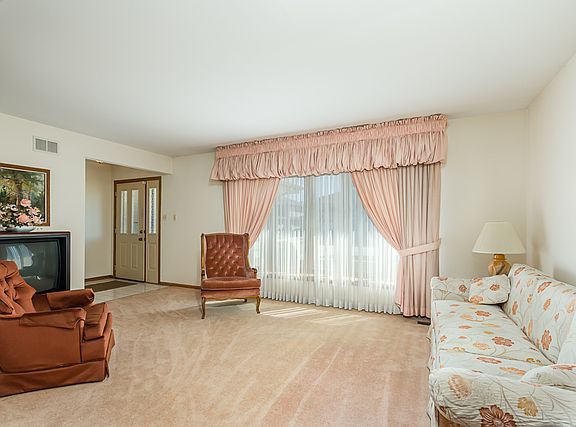 4th image of 10808 Georgia Ln