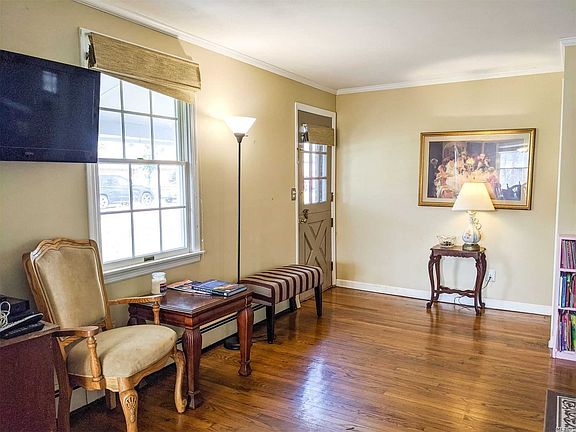 3rd image of 22 Featherbed Ln