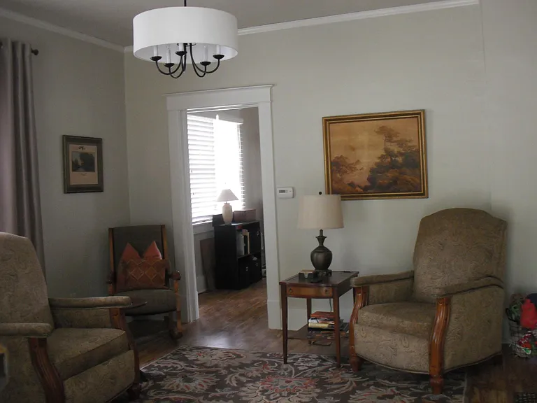719 E High St — Photo 2