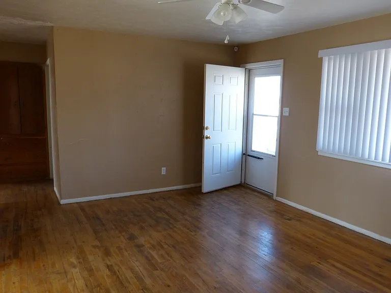 703 Dixie Dr — Photo 4