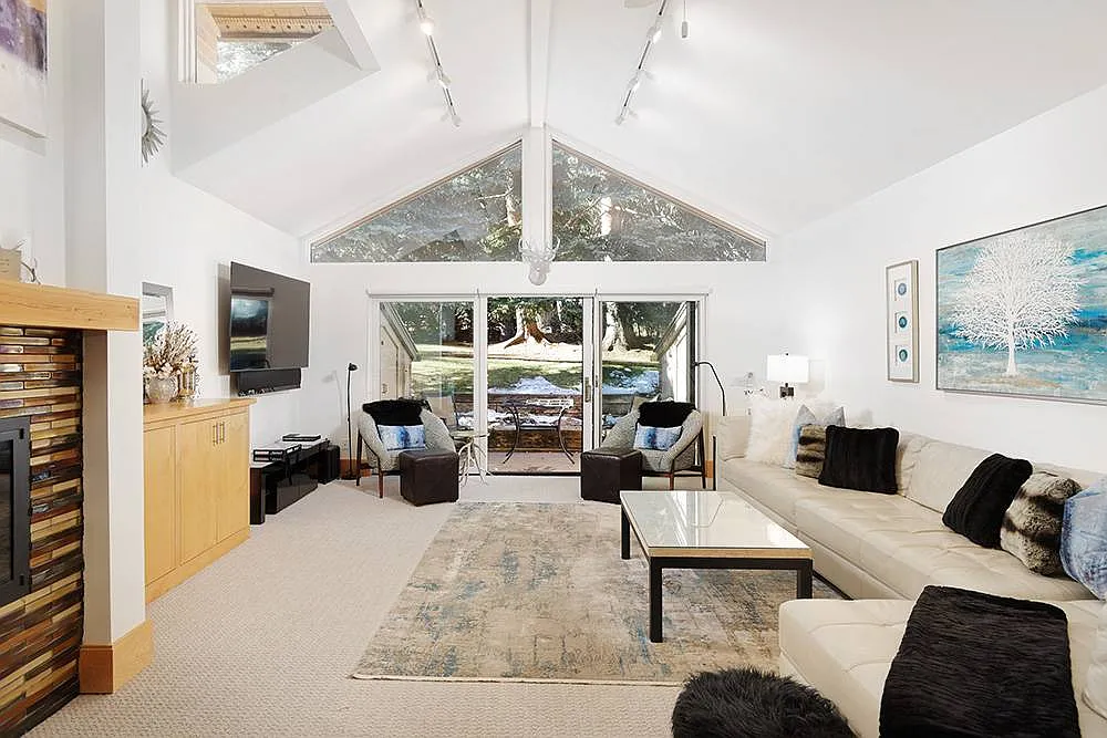 3 bed, 2002 sqft, $40,000 — Photo 2