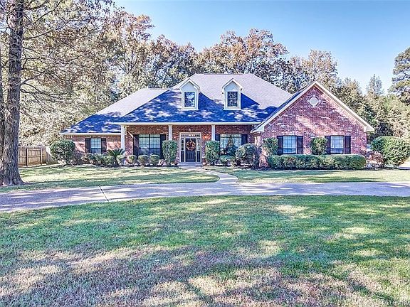 3rd image of 2815 Hillcrest Cir