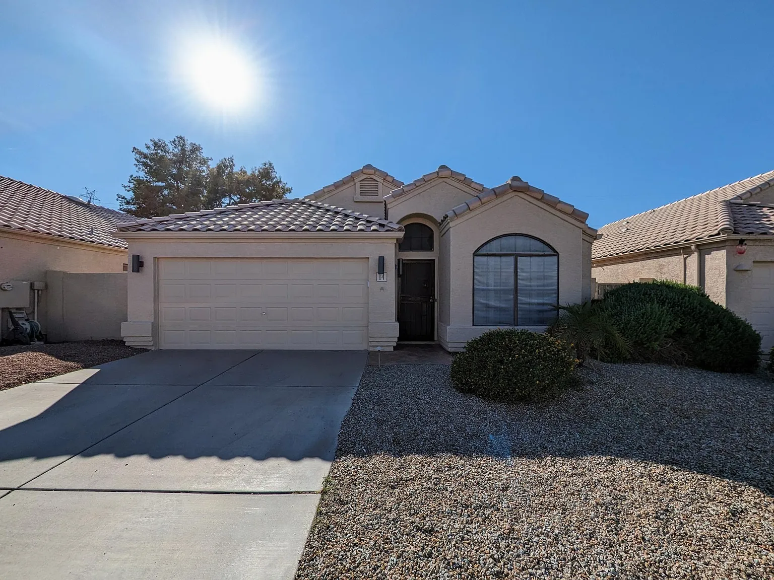 2 bed, 939 sqft, $1,998 — Photo 1