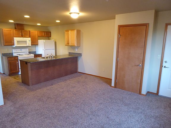 5th image of 2202 Mercedes Dr #104