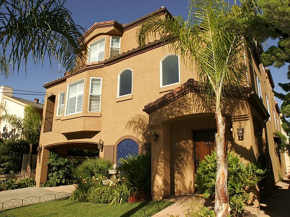 Front of 4-unit building