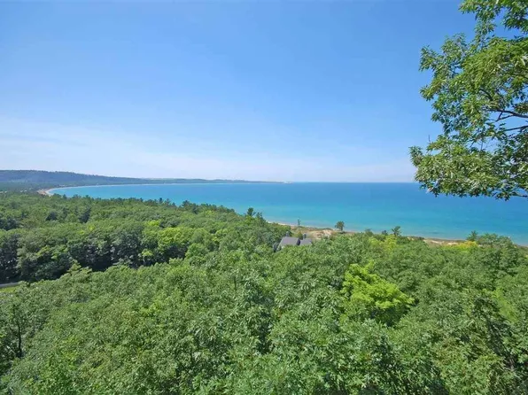 28 Loggers Run, Glen Arbor, MI 49636