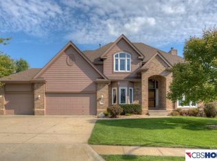 901 Roland Dr, Papillion, NE 68046
