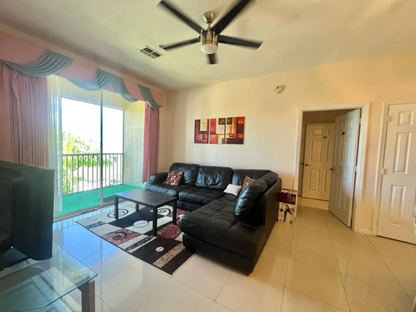 Furnished 3 Bedroom, 2 Bathrooms In The Sought-After Guard Gated Community Of Windsor Palms — Photo 3