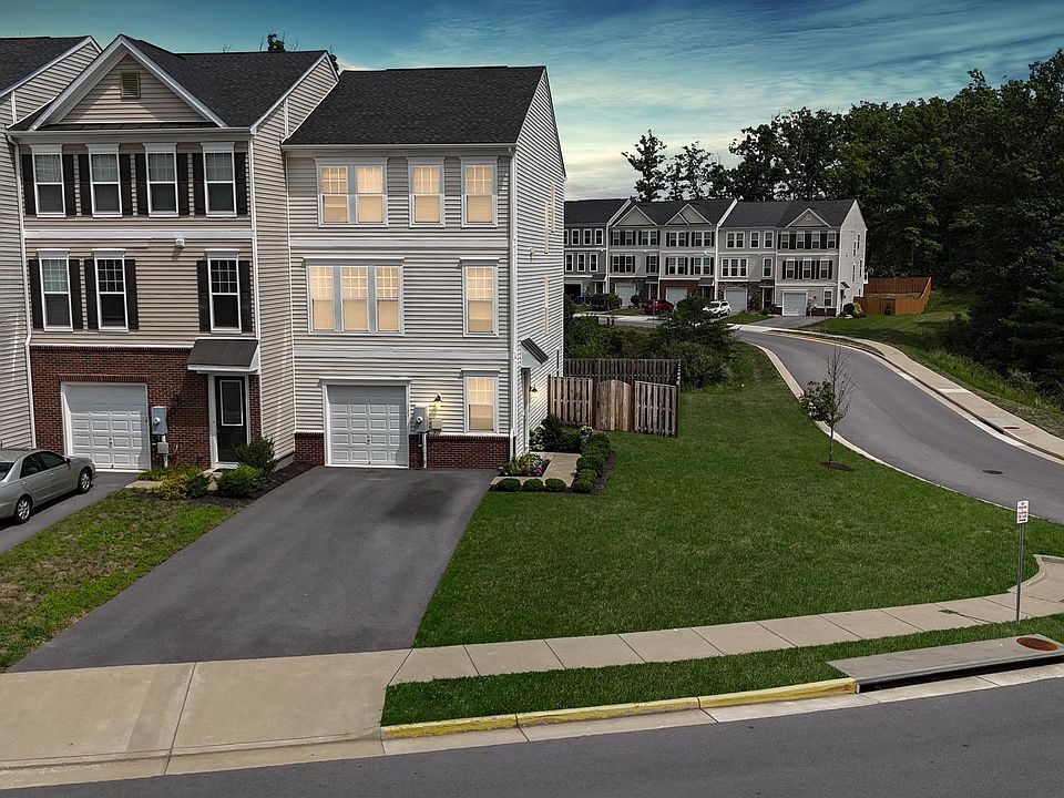 1st image of 121 Sequoia Dr